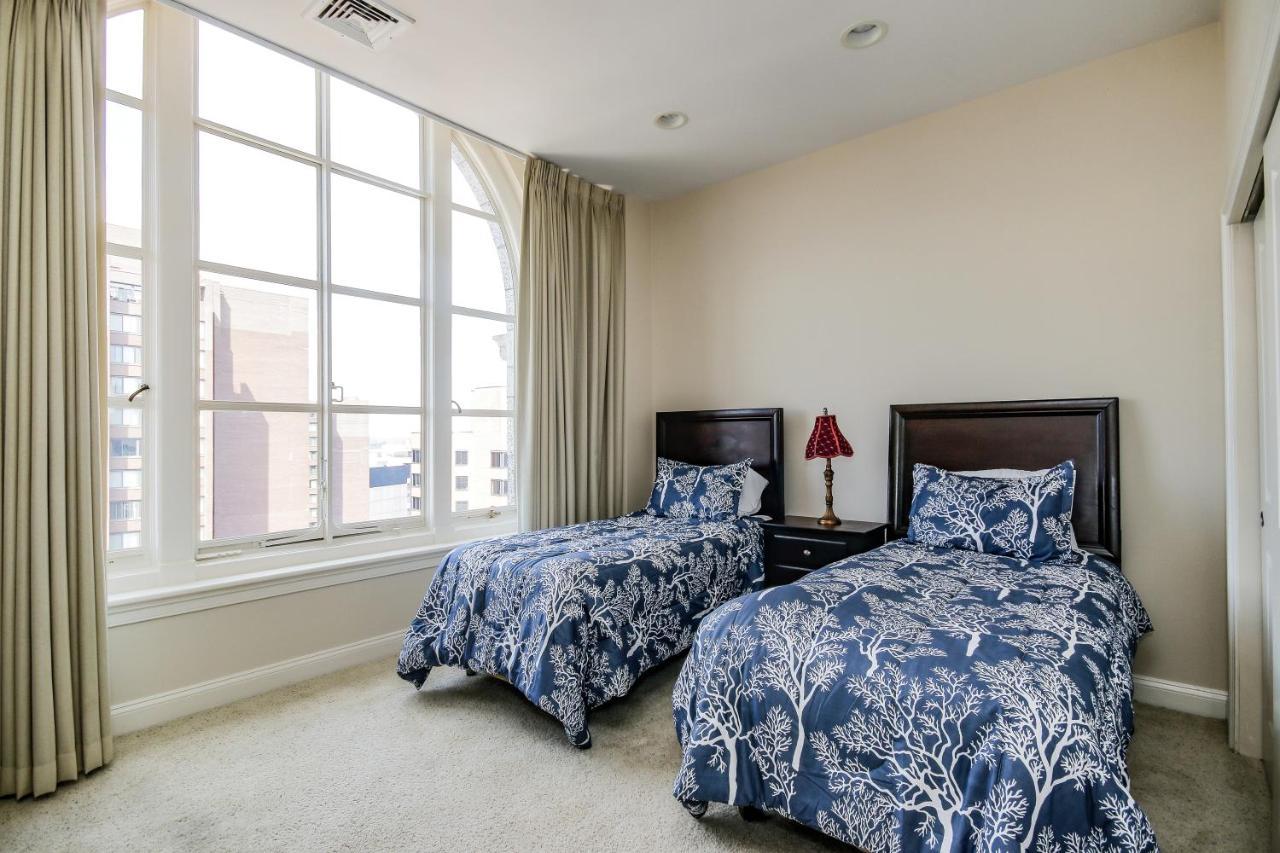 Chase Penthouse At 39 West Baltimore Inner Harbor Convention Center Free Indoor Parking One And Two Bedrooms Exterior photo