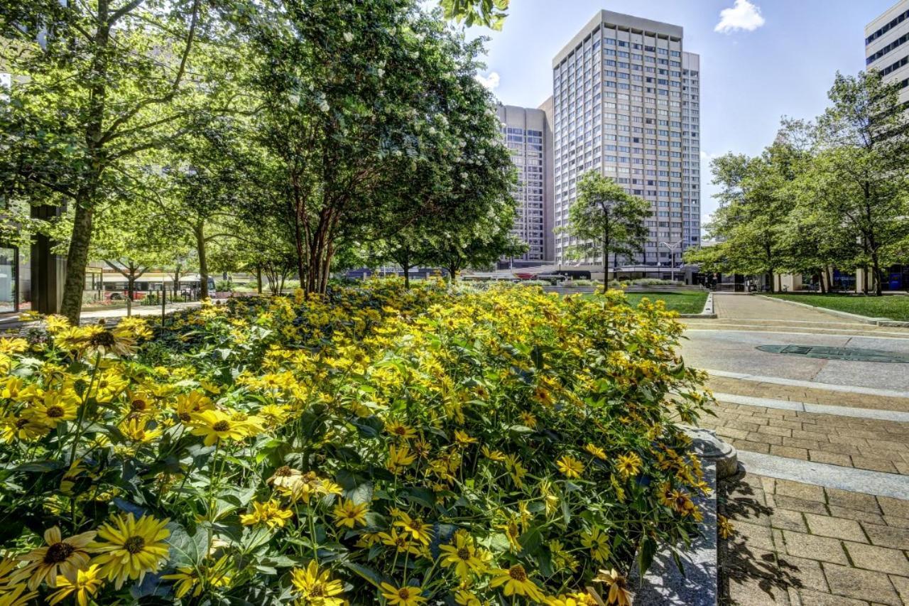 Chase Penthouse At 39 West Baltimore Inner Harbor Convention Center Free Indoor Parking One And Two Bedrooms Exterior photo