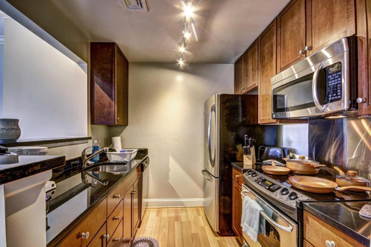 Chase Penthouse At 39 West Baltimore Inner Harbor Convention Center Free Indoor Parking One And Two Bedrooms Exterior photo