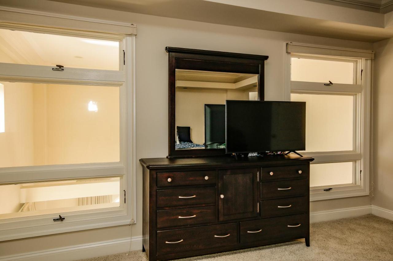 Chase Penthouse At 39 West Baltimore Inner Harbor Convention Center Free Indoor Parking One And Two Bedrooms Exterior photo
