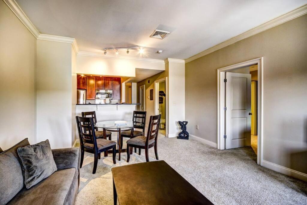 Chase Penthouse At 39 West Baltimore Inner Harbor Convention Center Free Indoor Parking One And Two Bedrooms Exterior photo