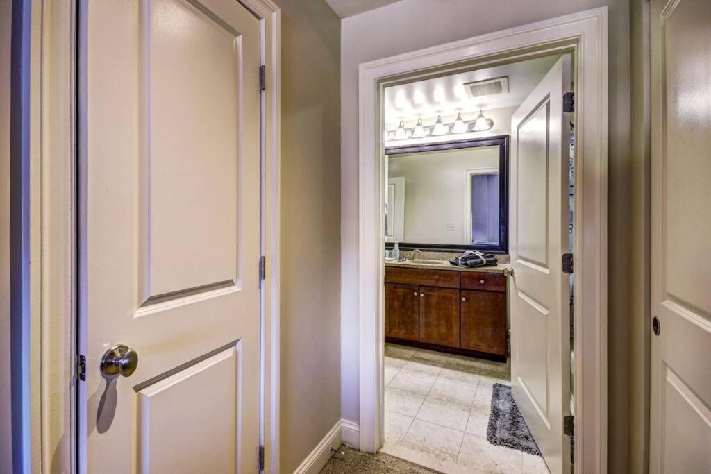 Chase Penthouse At 39 West Baltimore Inner Harbor Convention Center Free Indoor Parking One And Two Bedrooms Exterior photo