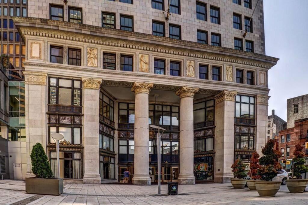 Chase Penthouse At 39 West Baltimore Inner Harbor Convention Center Free Indoor Parking One And Two Bedrooms Exterior photo