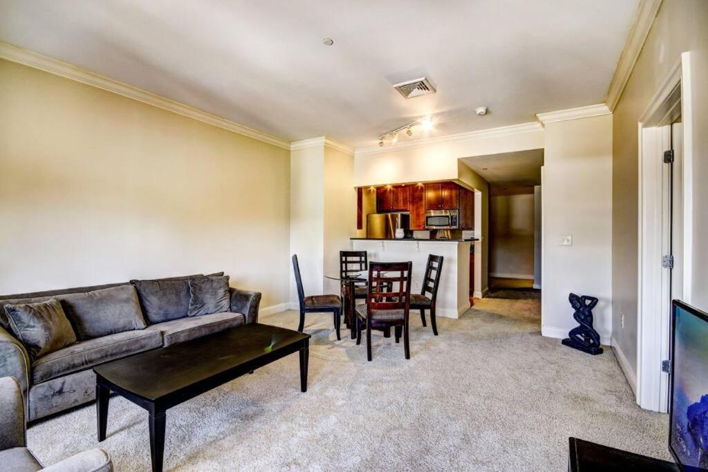 Chase Penthouse At 39 West Baltimore Inner Harbor Convention Center Free Indoor Parking One And Two Bedrooms Exterior photo