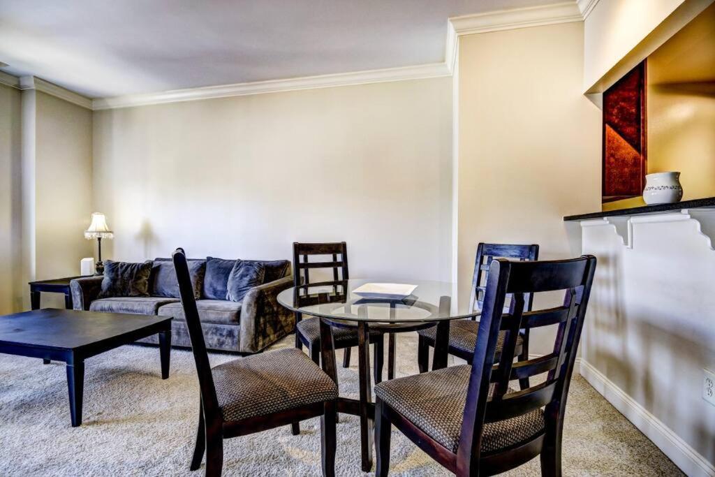 Chase Penthouse At 39 West Baltimore Inner Harbor Convention Center Free Indoor Parking One And Two Bedrooms Exterior photo