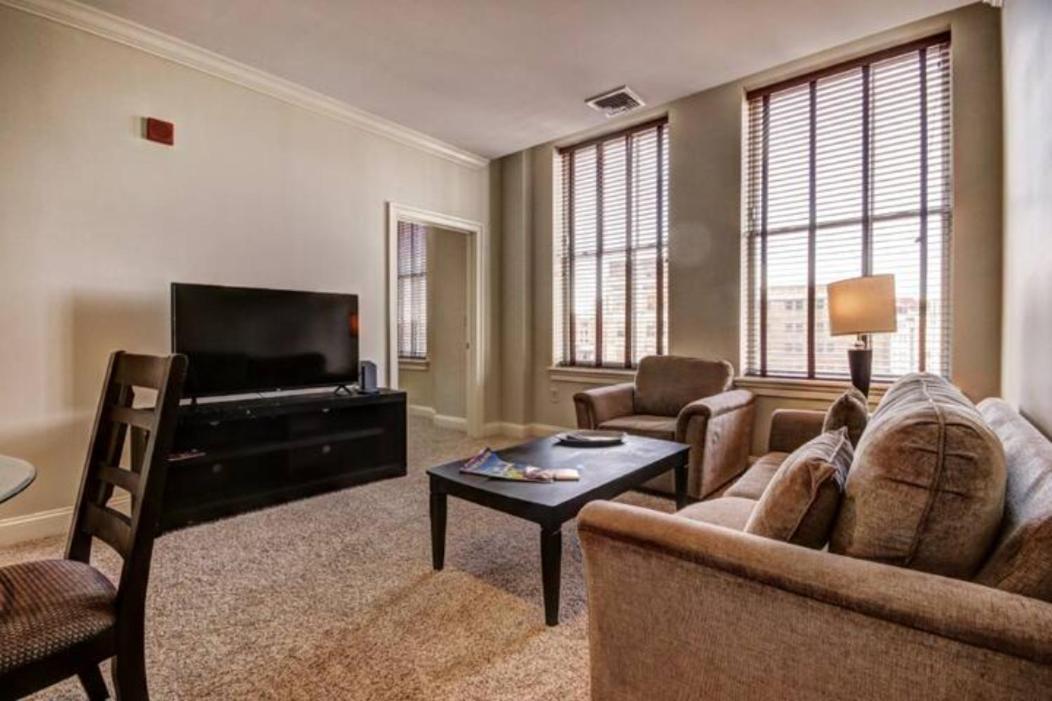 Chase Penthouse At 39 West Baltimore Inner Harbor Convention Center Free Indoor Parking One And Two Bedrooms Exterior photo
