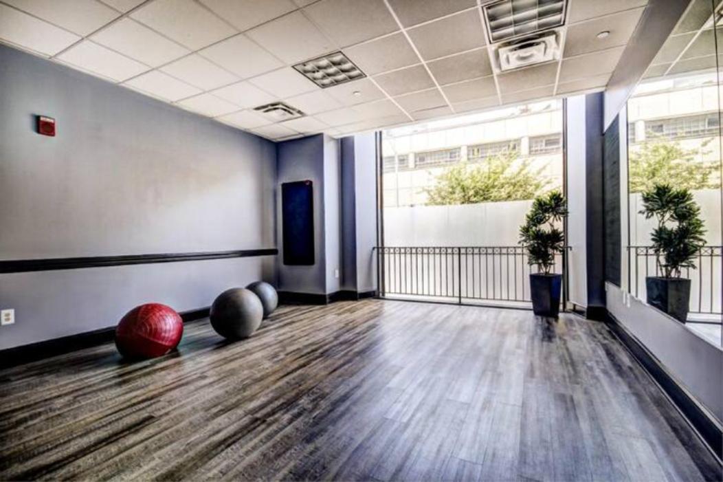 Chase Penthouse At 39 West Baltimore Inner Harbor Convention Center Free Indoor Parking One And Two Bedrooms Exterior photo